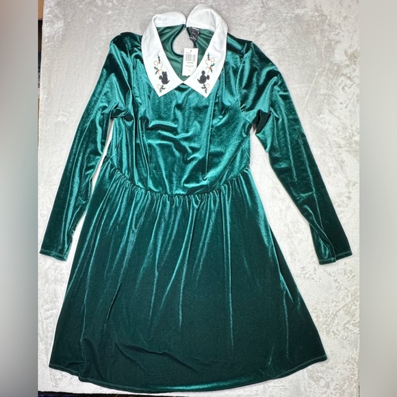NWT Disney Mickey Mouse Holiday Green Velvet Long Sleeve White Collared Dress 0 - Picture 3 of 16